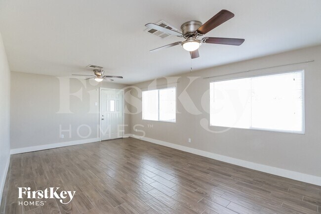 Building Photo - 3412 E Claire Dr