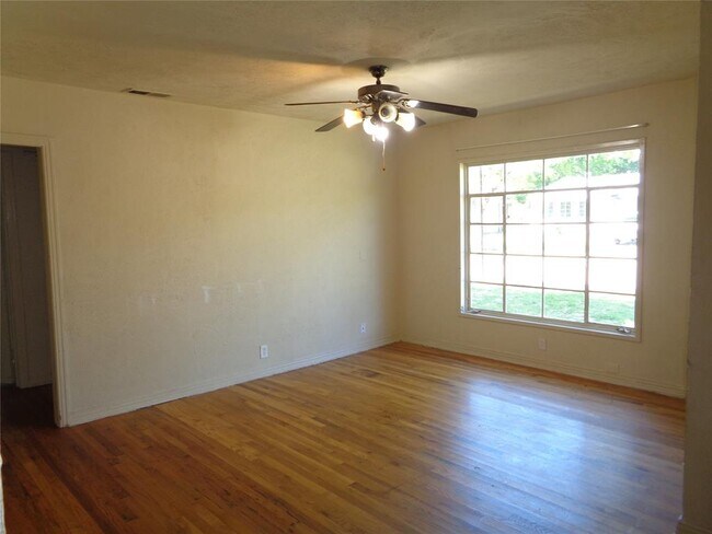 Building Photo - 11216 Barbarosa Dr