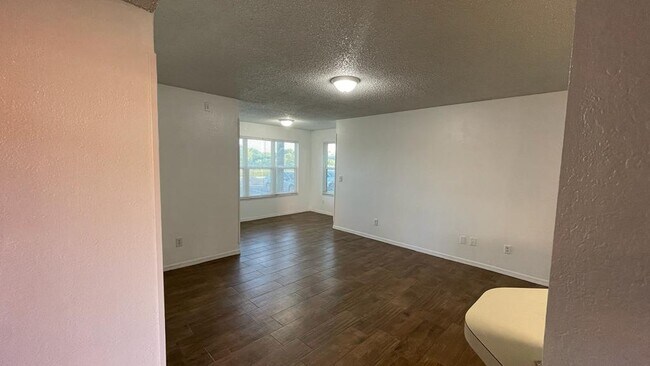 Building Photo - 5725 Gatlin Ave