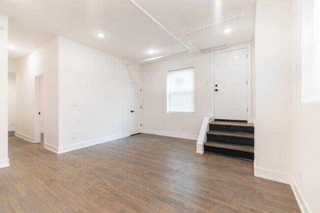 Building Photo - 1 bedroom in CHICAGO IL 60660