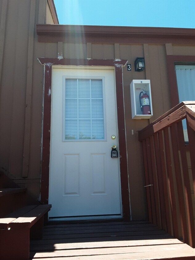 Primary Photo - 439 S Alarcon St