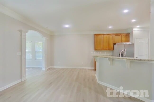 Building Photo - 1413 Eastway Dr