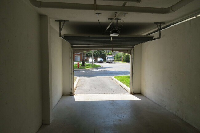 Building Photo - 4191 N Haverhill Rd