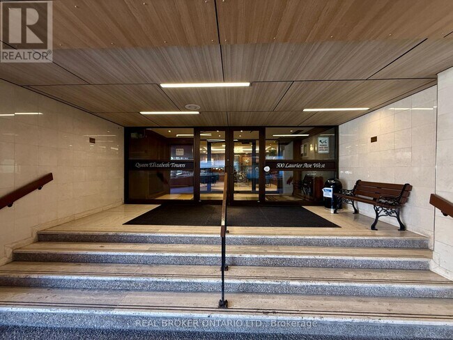 Photo du bâtiment - 500 Laurier Ave W