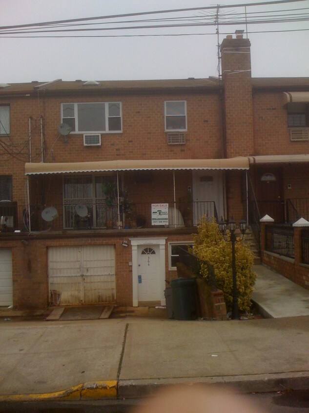 Primary Photo - 390 Balcom Ave