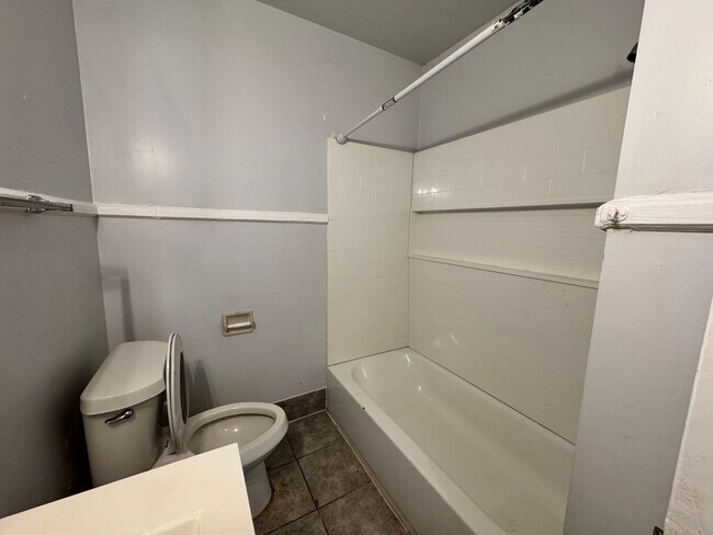 Foto del edificio - 2 Bedroom 1 Bath walking Distance to TU