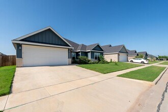 Building Photo - 358 Blue Lake Dr