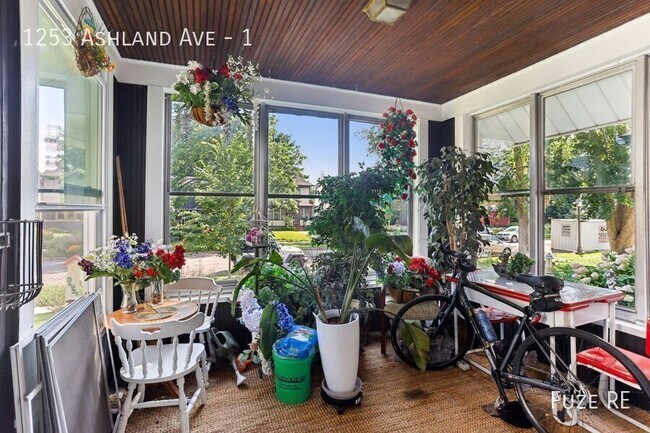 Foto del edificio - 1253 Ashland Ave