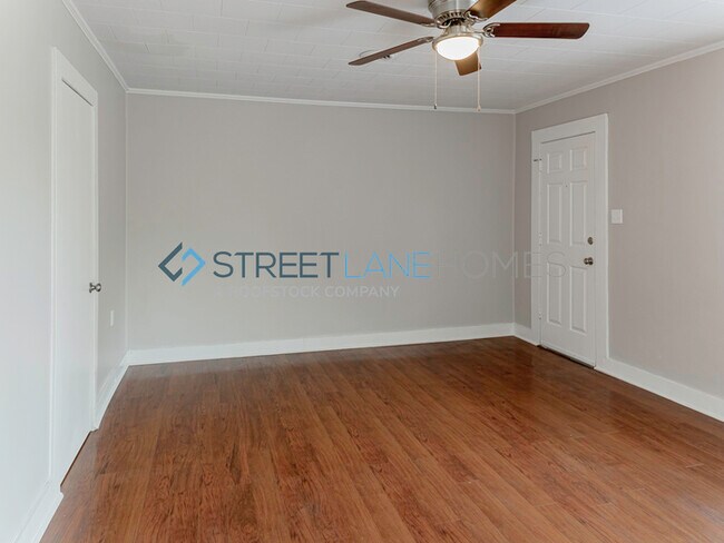 Foto del edificio - 2224 Harding Rd