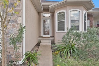 Building Photo - 111 Cove Pl