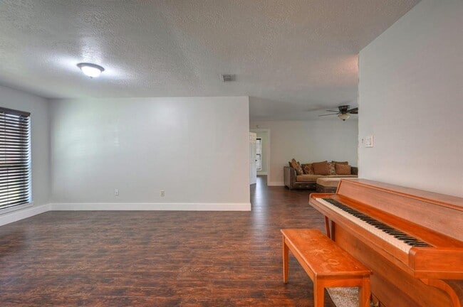 Building Photo - 5103 Temple Bell Dr