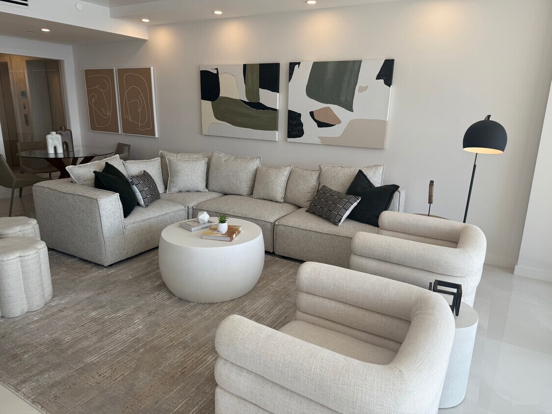 Foto principal - 3200 N Ocean Blvd