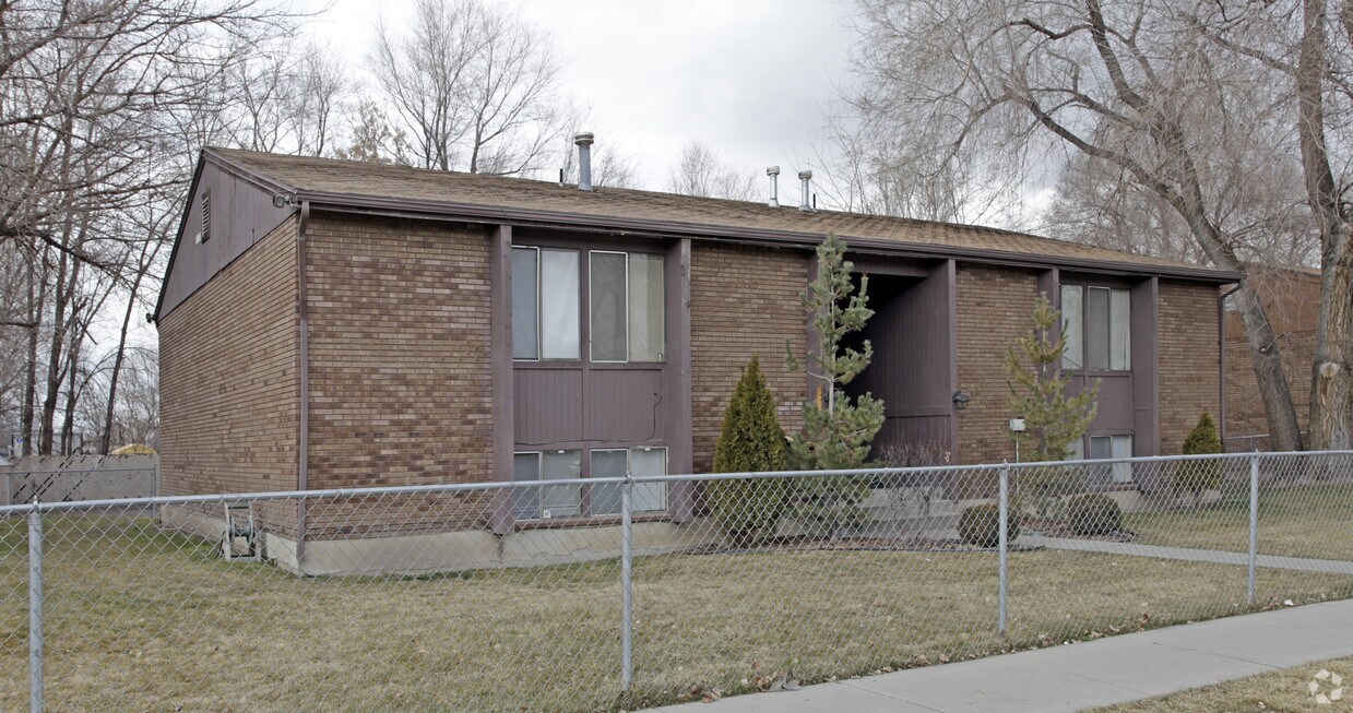 Building Photo - 3372-3378 S 200 E