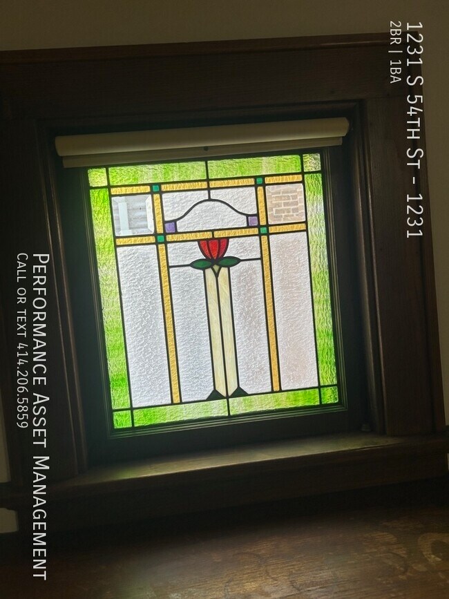 Building Photo - Glorious 2 bedroom in West Milwaukee