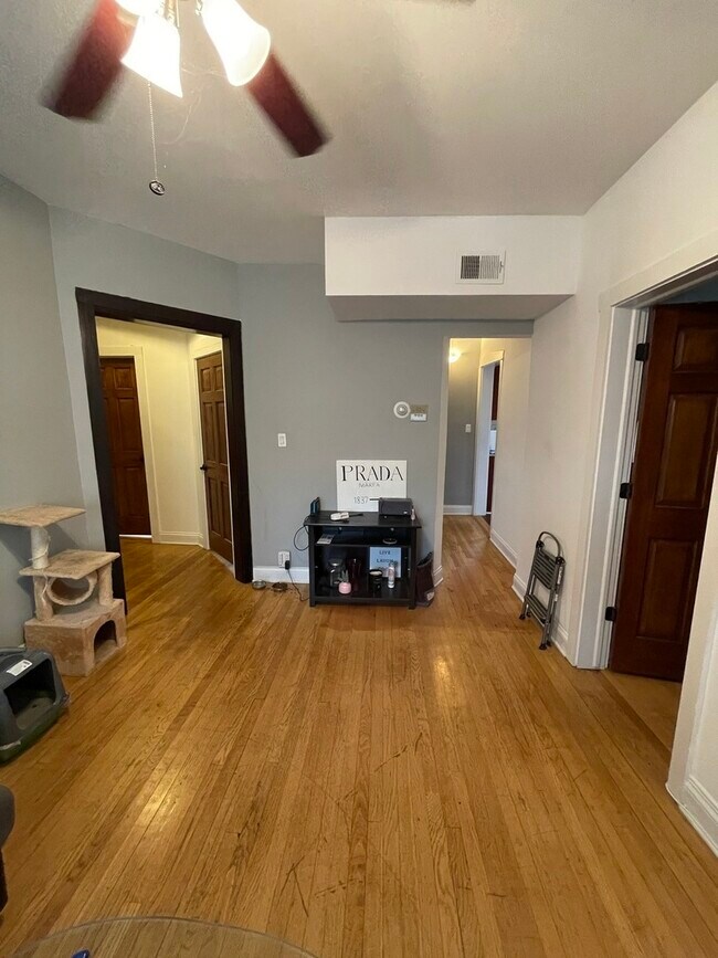 Foto del edificio - 3722 N Sheffield Ave