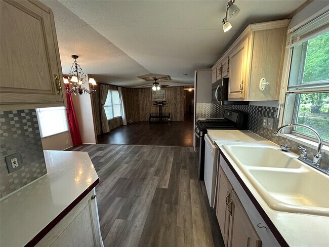 Foto del edificio - 16640 Berry Rd