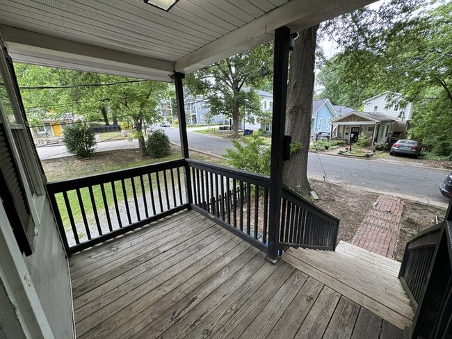 Building Photo - Description: Adorable one bedroom on secon...
