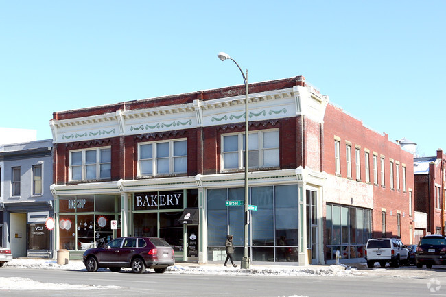 Building Photo - 900 W. Broad St.