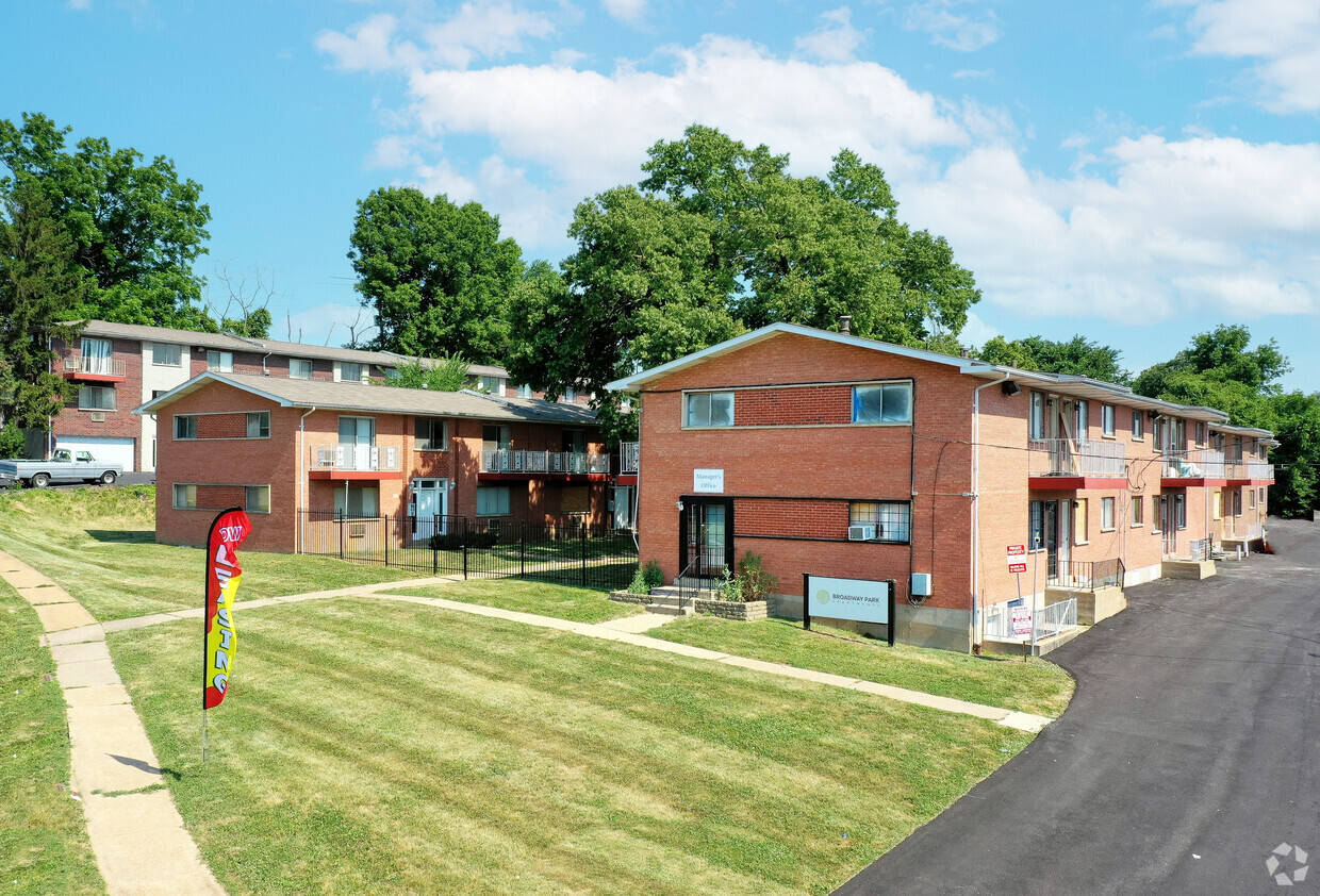 Primary Photo - Broadway Park Apartments