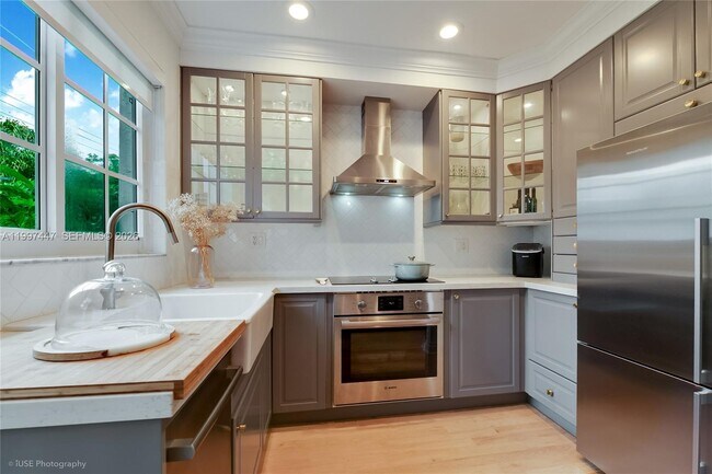 Foto del edificio - 21 Madeira Ave