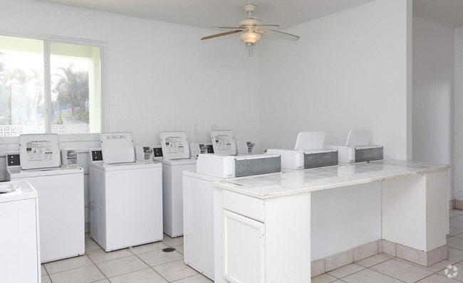 Amenities - Laundry - Harbor Blu