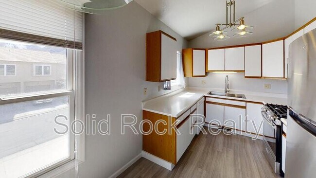 Foto del edificio - 6945 Yellowpine Dr