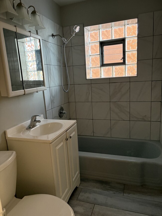 Foto del edificio - 16 W Terrace St