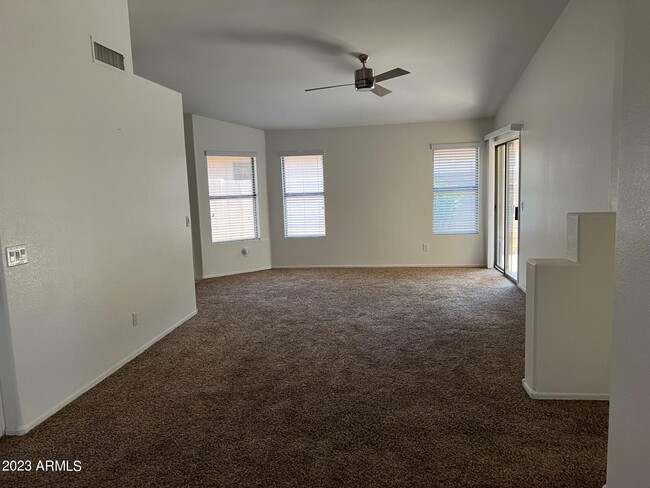 Foto del edificio - 4621 E Abraham Ln
