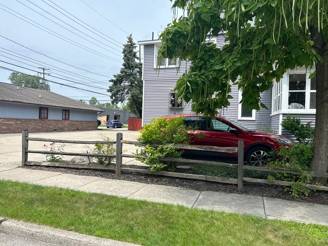 Building Photo - 711 Starkweather St