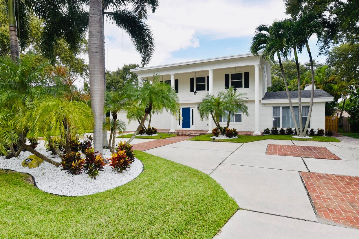 Primary Photo - 1135 SW 21st St