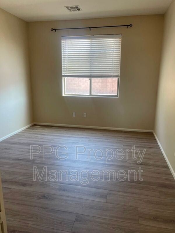 Foto del edificio - 17653 W Corrine Dr