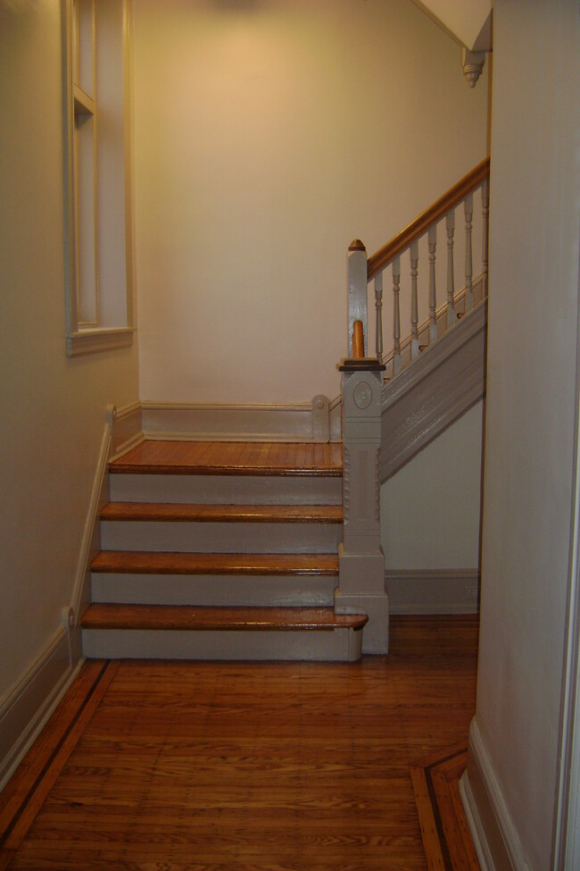 Building Photo - 917 S 49th St