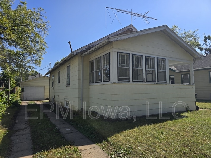 Primary Photo - 330 Cutler St