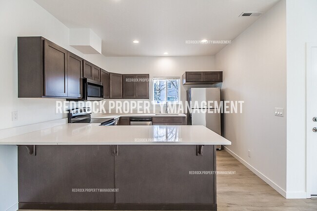 Building Photo - 1118 N Davis Ln