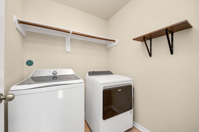 Building Photo - 9914 Swallow Dr