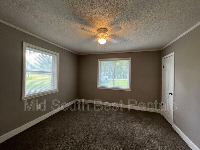 Foto del edificio - 820 Dolan Rd