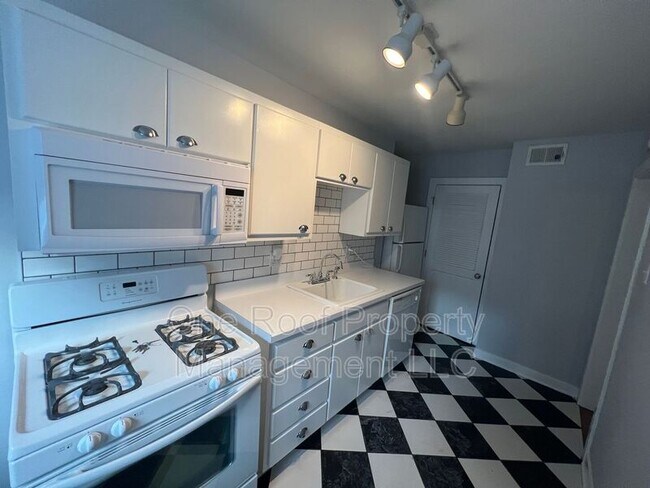 Foto del edificio - 4532 Broadway Blvd