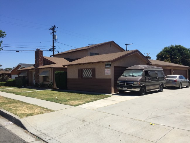 Building Photo - 15330 Woodruff Pl
