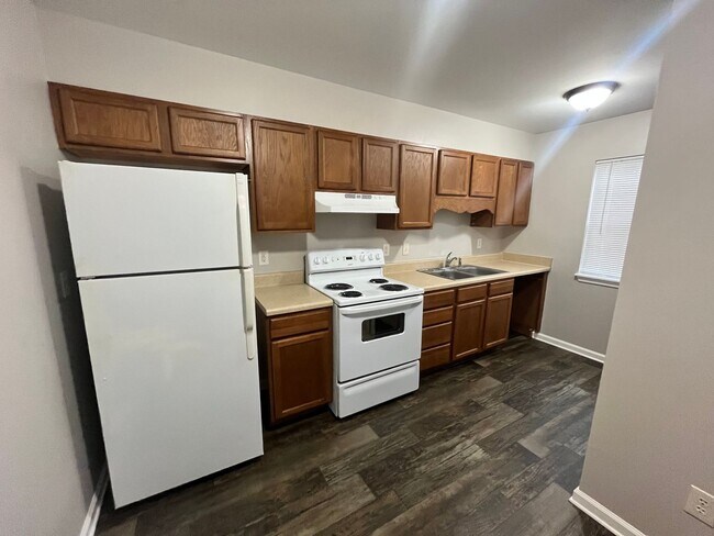 Foto del edificio - Two bedroom, 1.5 bath condo in High Point--Oakmont Condominiums