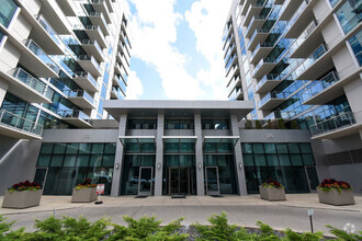 Building Photo - 123 S Green St