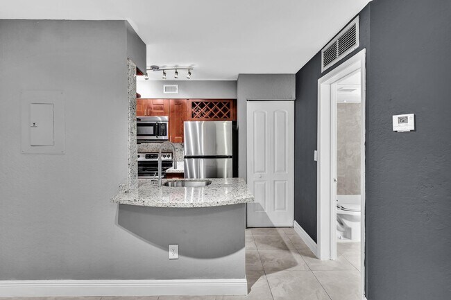 Foto del edificio - 2880 N Oakland Forest Dr