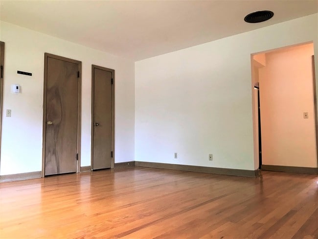 Building Photo - 409 Palomino Ln