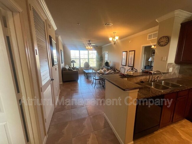 Foto del edificio - 903 Charo Pkwy