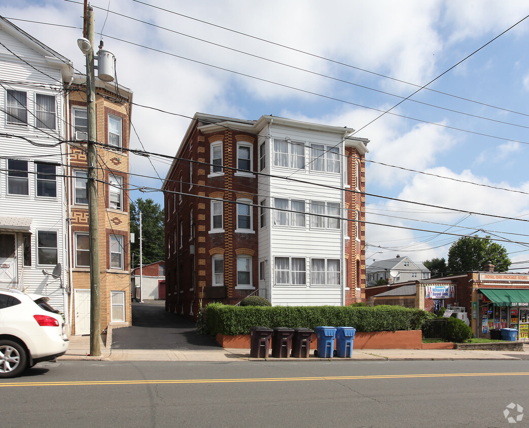 Building Photo - 241 Broad St