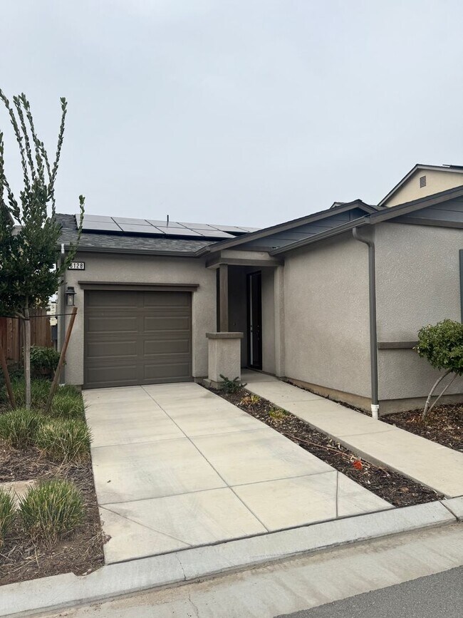 Building Photo - Single Family Home