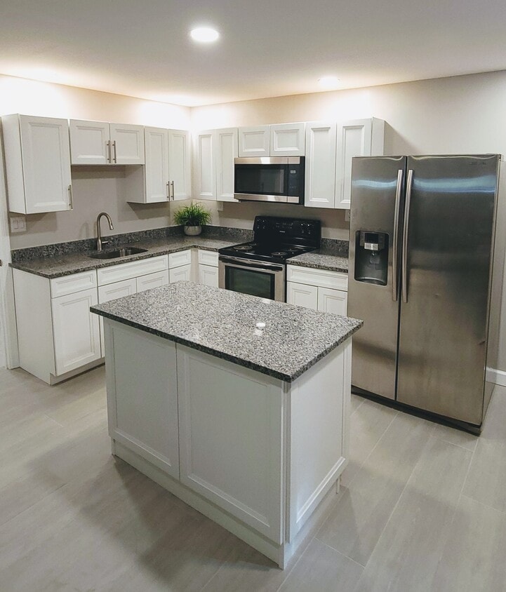Kitchen - 340 N Lake Jessup Ave