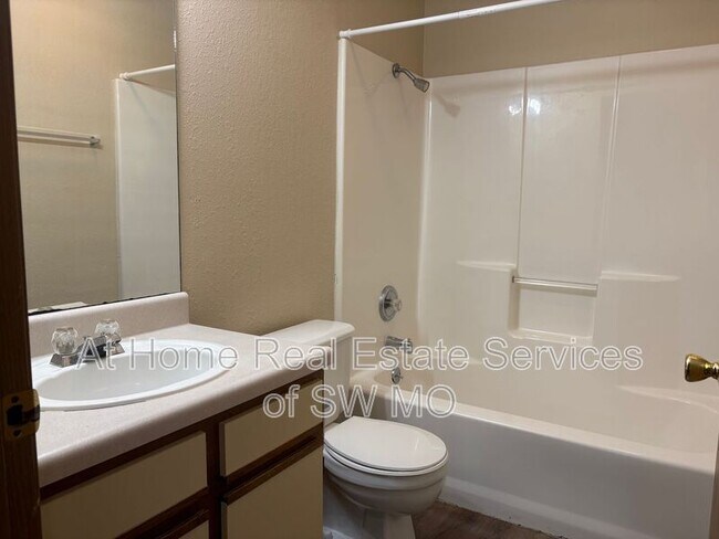 Foto del edificio - 722 E Bain St