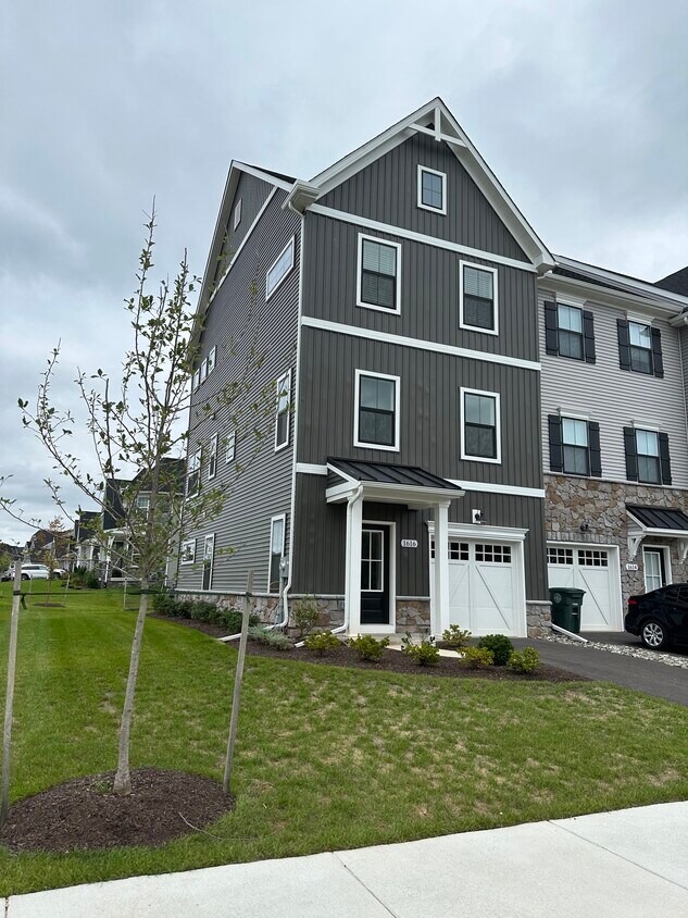 Foto principal - 1616 Corn Crib Pl