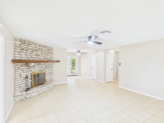 Building Photo - 328 Glenmoor Dr