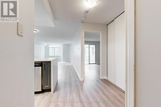 Building Photo - 300-300 Webb Dr
